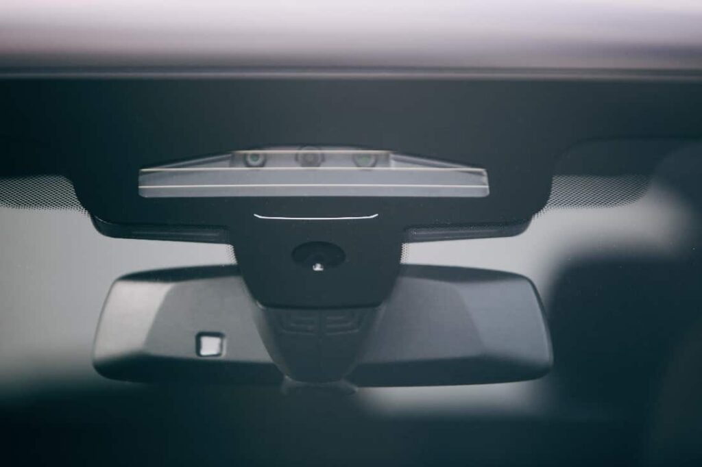 Adas-Camera-on-windshield
